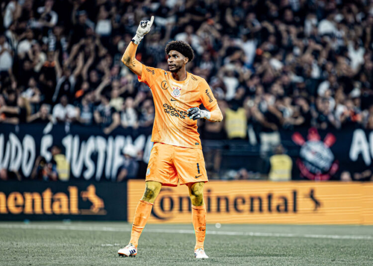 Cássio, Goleiro do Corinthians, Aborda Idolatria e Reforça Liderança no Clube