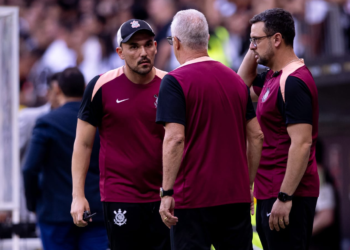 Corinthians Conquista a Supercopa: Dorival Júnior Elogia Tática e Espírito Coletivo