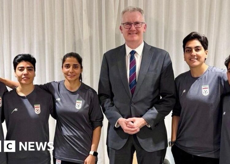 Atletas Iranianos Obtêm Vistos Australianos Após Protesto Controversa Durante Hino