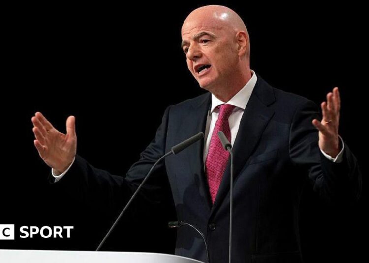 Infantino Propõe Sanção por Comunicação Velada no Futebol; Panorama Esportivo Brasileiro e Mundial Infantino Propõe Sanção por Comunicação Velada no Futebol; Panorama Esportivo Brasileiro e Mundial