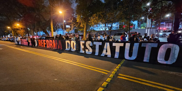 Panorama Esportivo: Destaques do Futebol Brasileiro e Mundial e Outras Modalidades