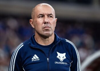 Flamengo avança em negociações com Leonardo Jardim para reforçar estrutura técnica