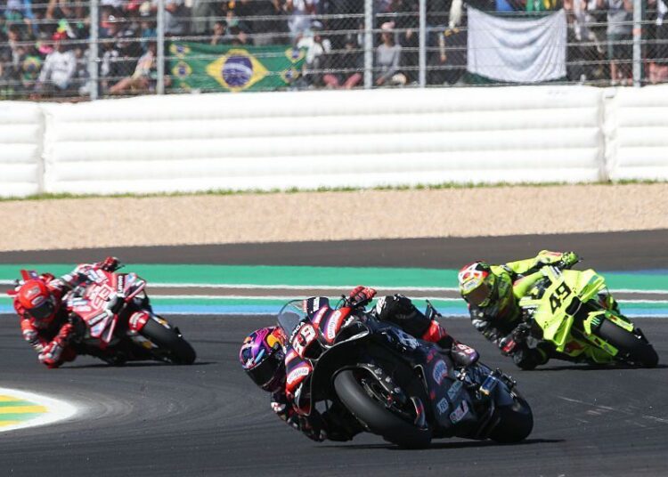 Panorama Esportivo: Destaques Recentes no Brasil e no Mundo Panorama Esportivo: Destaques Recentes no Brasil e no Mundo