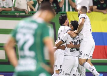 Botafogo Revisa Goleada e Define Estratégias para Duelo Decisivo com a Chapecoense