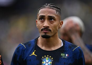 Presidente do Barcelona Critica a FIFA Após Lesão de Raphinha em Amistoso da Seleção Brasileira