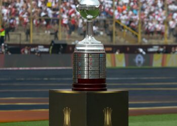Libertadores: Fluminense Avança, Flamengo Lidera e Corinthians Decepciona