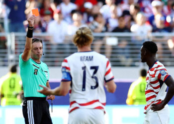 Panorama Esportivo: A Disputa do VAR na Suécia e Destaques do Futebol Brasileiro e Mundial