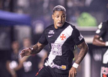 Vasco: David Analisa Derrota para o Vitória e Projeta Melhoria com Novo Técnico
