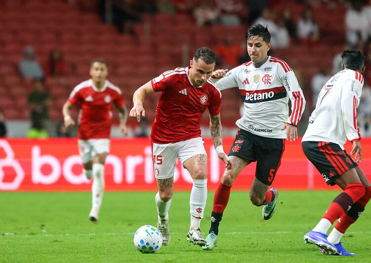 Torcida do Flamengo Intensifica Críticas Após Empates e Pressiona Técnico Leonardo Jardim Torcida do Flamengo Intensifica Críticas Após Empates e Pressiona Técnico Leonardo Jardim