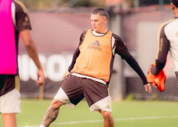 Retorno de Uruguaios Varela e De La Cruz Reforça Flamengo para Amistoso