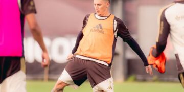 Retorno de Uruguaios Varela e De La Cruz Reforça Flamengo para Amistoso