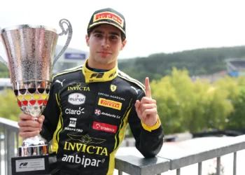 Dramatismo e Virada: Rafael Camara Conquista Vitória na F2 em Spa-Francorchamps Dramatismo e Virada: Rafael Camara Conquista Vitória na F2 em Spa-Francorchamps
