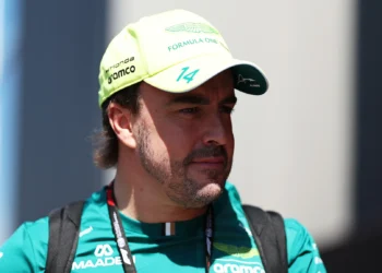 Adrian Newey Avalia Permanência de Fernando Alonso na Aston Martin
