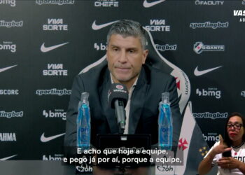 Vasco: Técnico destaca ‘novo espírito’ da equipe após ajustes cruciais no segundo tempo
