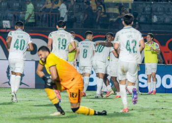 Brasileirão 2026: Palmeiras Vence Vitória por 4 a 0 em Jogo Polêmico e Amplia Liderança