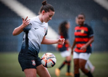 Panorama Esportivo: Destaques do Futebol Feminino Brasileiro e Notícias Globais