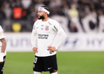 Corinthians: Fernando Diniz Aborda Futuro de Atacante e Desafios na Manutenção do Elenco