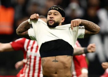 Corinthians: Eliminação na Libertadores e Queda de Posição no Brasileirão