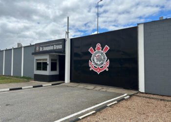 Corinthians: Torcidas Organizadas Reúnem-se com Elenco Pós-Eliminação na Libertadores