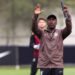 Clarence Seedorf Assume o Corinthians em Crise com Missão de Evitar Rebaixamento Clarence Seedorf Assume o Corinthians em Crise com Missão de Evitar Rebaixamento