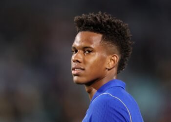 Estêvão não é usado em eliminação do Chelsea na Copa da Liga e acende alerta antes de convocação