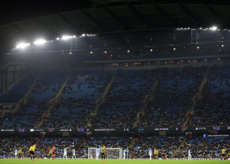 Etihad Stadium registra público reduzido em jogo da Champions e gera repercussão