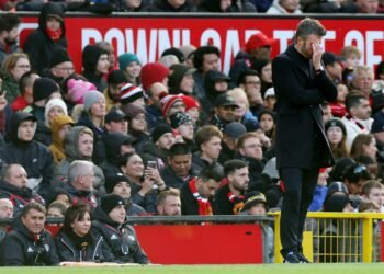 United mantém Carrick no cargo para enfrentar o Chelsea após discutir demissão, diz jornal