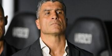 Pedro Emanuel vê “vitória a Vasco” em virada sobre Corinthians como e exalta Marino: “Determinante”