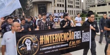 Nesta quinta, torcedores do Corinthians irão entregar abaixo-assinado pela intervenção no Ministério Público