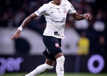 Meia leva terceiro amarelo e desfalca o Corinthians na próxima rodada do Campeonato Brasileiro