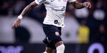 Meia leva terceiro amarelo e desfalca o Corinthians na próxima rodada do Campeonato Brasileiro