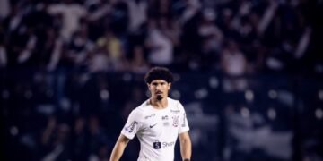Zagueiro volta a atuar como titular do Corinthians após quase três meses