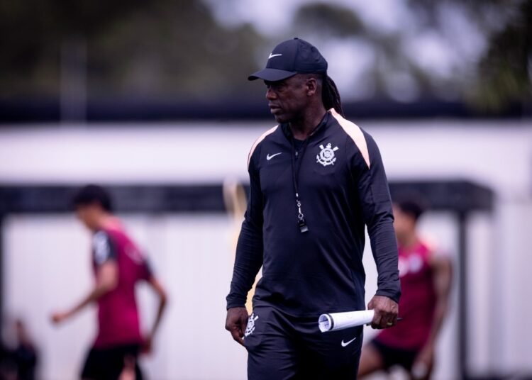Veículos de imprensa internacional repercutem estreia de Seedorf como técnico do Corinthians