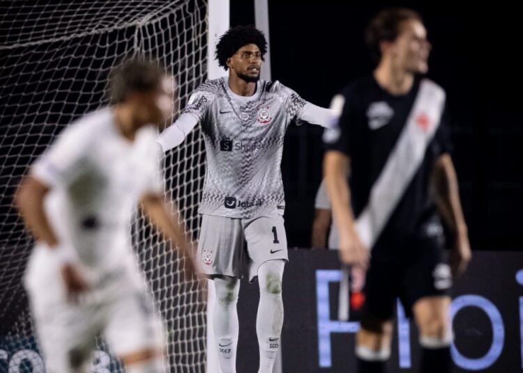 Dupla do Corinthians comenta relação com a diretoria e revela reunião do elenco em meio à crise no Brasileirão Dupla do Corinthians comenta relação com a diretoria e revela reunião do elenco em meio à crise no Brasileirão
