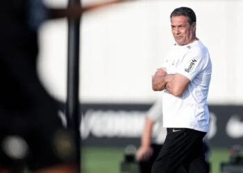 Luxemburgo se pronuncia após ser especulado para assumir cargo de coordenador de futebol do Corinthians Luxemburgo se pronuncia após ser especulado para assumir cargo de coordenador de futebol do Corinthians