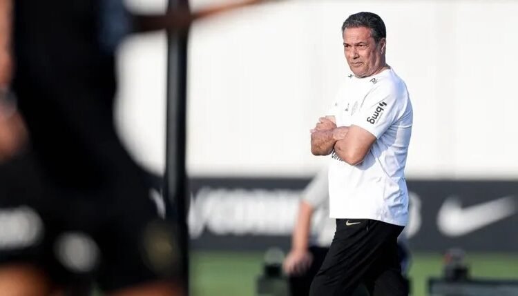 Luxemburgo se pronuncia após ser especulado para assumir cargo de coordenador de futebol do Corinthians Luxemburgo se pronuncia após ser especulado para assumir cargo de coordenador de futebol do Corinthians