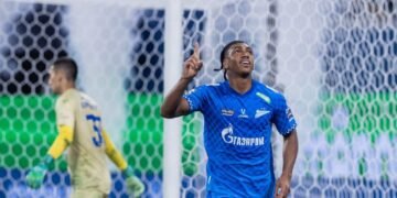 Atacante revelado pelo Corinthians marca e ajuda a colocar Zenit na liderança do Campeonato Russo