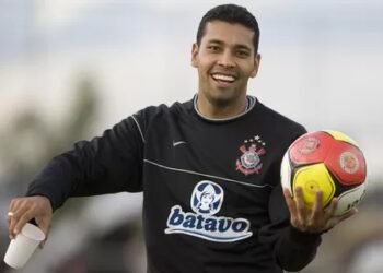Ex-lateral com passagem pelo Corinthians analisa momento do clube e luta contra o rebaixamento