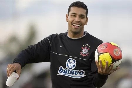 Ex-lateral com passagem pelo Corinthians analisa momento do clube e luta contra o rebaixamento Ex-lateral com passagem pelo Corinthians analisa momento do clube e luta contra o rebaixamento