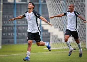 Titular do Sub-20 assina contrato profissional com o Corinthians