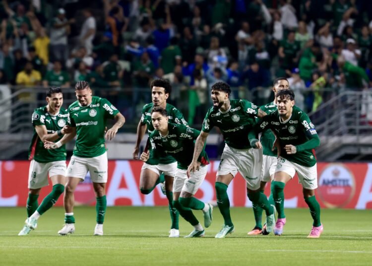 Paulinho termina jogo mancando e preocupa Abel no Palmeiras: “Tenho fé que não seja nada”
