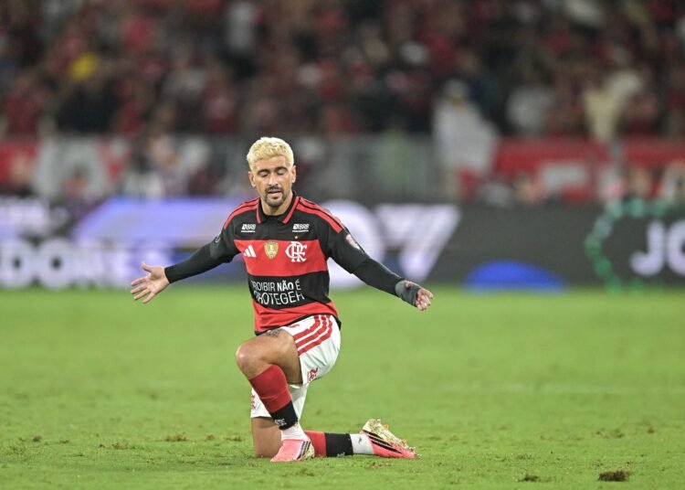 Arrascaeta desabafa sobre eliminação do Flamengo: “Se não dá o máximo, paga caro”