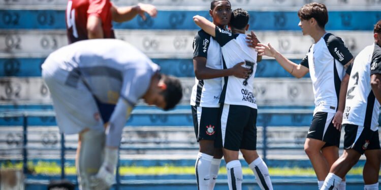 Panorama Esportivo: Destaques Nacionais e Internacionais do Futebol e Outras Modalidades