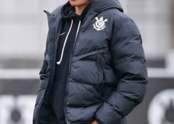 Júlio César comenta acúmulo de funções no Corinthians e elogia trabalho de Seedorf Júlio César comenta acúmulo de funções no Corinthians e elogia trabalho de Seedorf