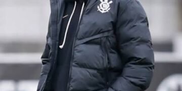 Júlio César comenta acúmulo de funções no Corinthians e elogia trabalho de Seedorf