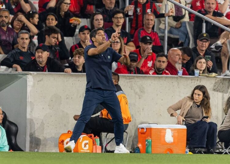 Notícias Esportivas: Abel Ferreira e a Complexidade do Jogo no Palmeiras, em um Cenário Global