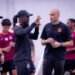 Julio Cesar detalha o trabalho de Seedorf no Corinthians e garante permanência do holandês no cargo