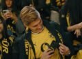 Borussia Dortmund cria premiação para torcedores que deixam celular de lado durante jogos