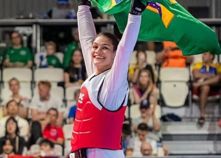 Maria Clara Pacheco Conquista Tricampeonato no Grand Prix de Taekwondo e Consolida Liderança Mundial